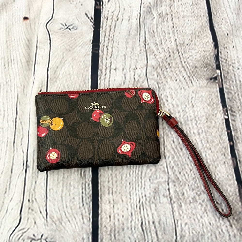 NWOT COACH HOLIDAY EDITION WRISTLET